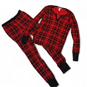 Red and black plaid Victoria’s Secret soft long sleeve and pajama pants set 🌹